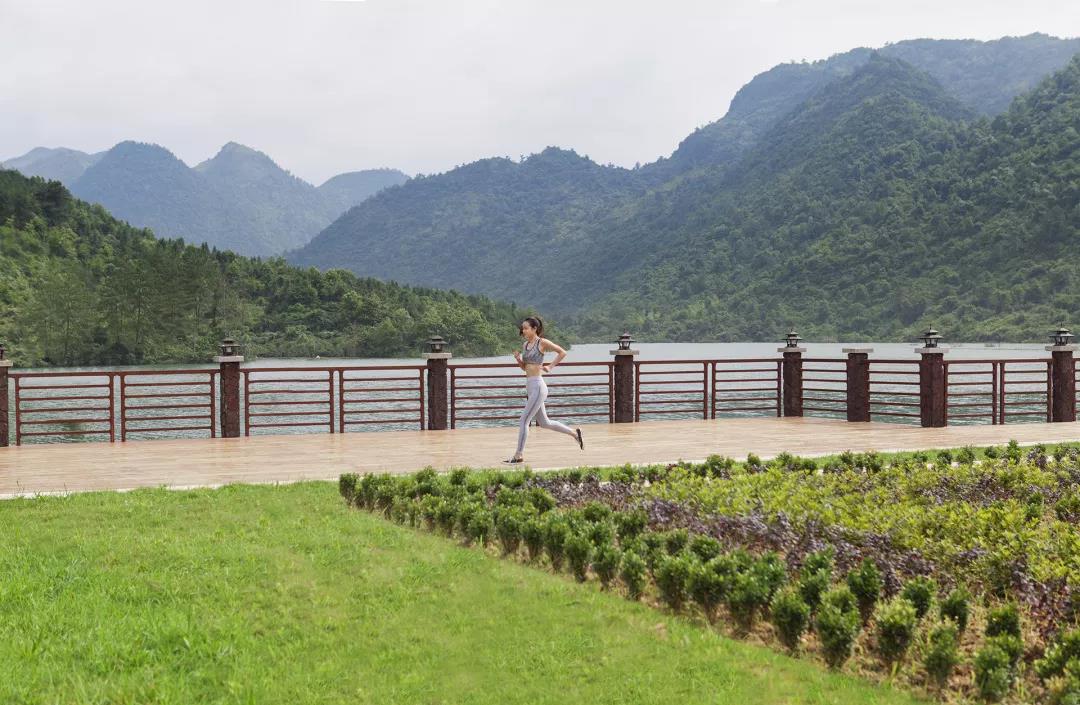 韶关的世外桃源，泡巴厘岛温泉，观小黄果树瀑布，享山景无边泳池