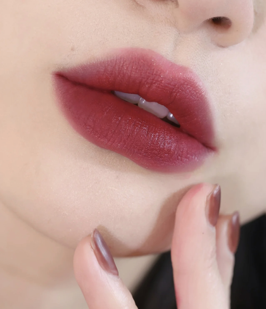 秋冬想要大女人风的优雅，我劝你涂这几支口红，高级与洋气你都有