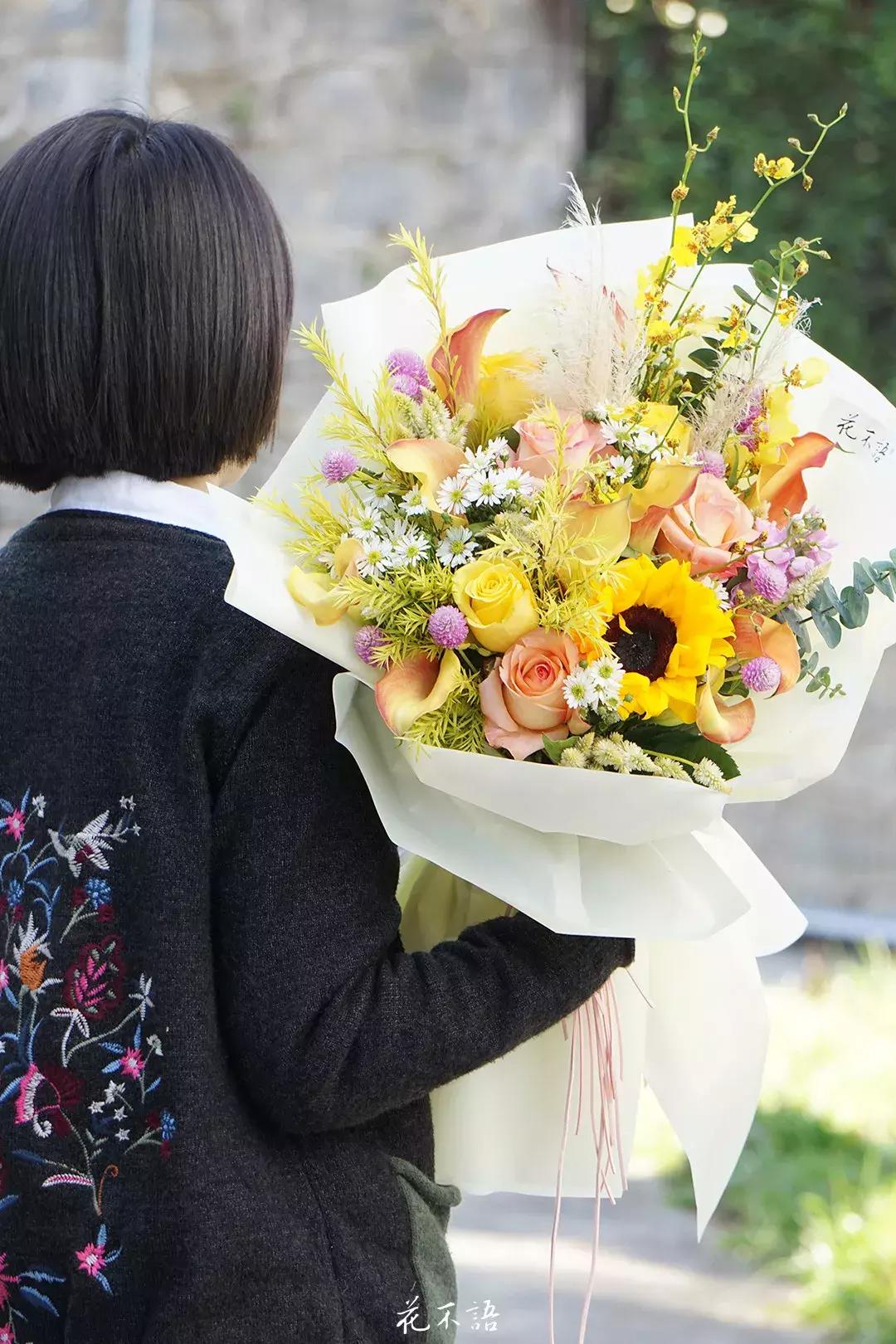 马蹄莲插花怎么养时间长,马蹄莲鲜花养护