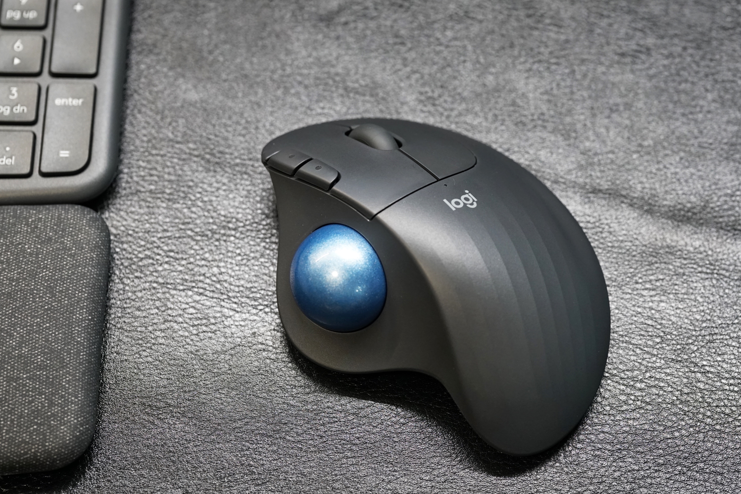 一个中年男人最后的“自留地”—晒晒我的桌面好物