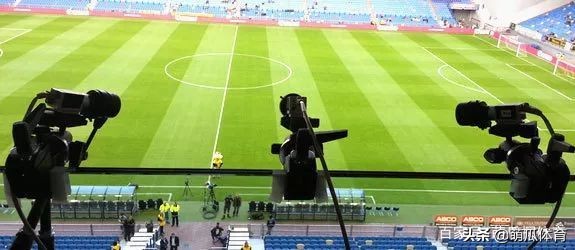 足球比赛中哪个位置跑动距离更大,足球运动员如何测量跑动距离