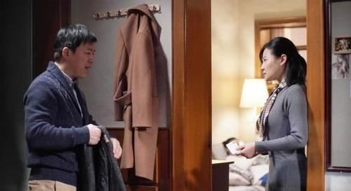 《被光抓走的人》|中年婚姻=平庸虚伪+出轨谎言+偏执自私?