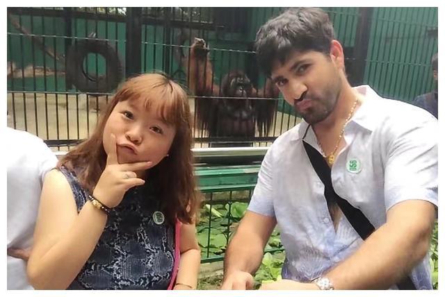 中国姑娘邂逅澳洲小伙，对方送30万奢侈品，买500平豪宅当婚房