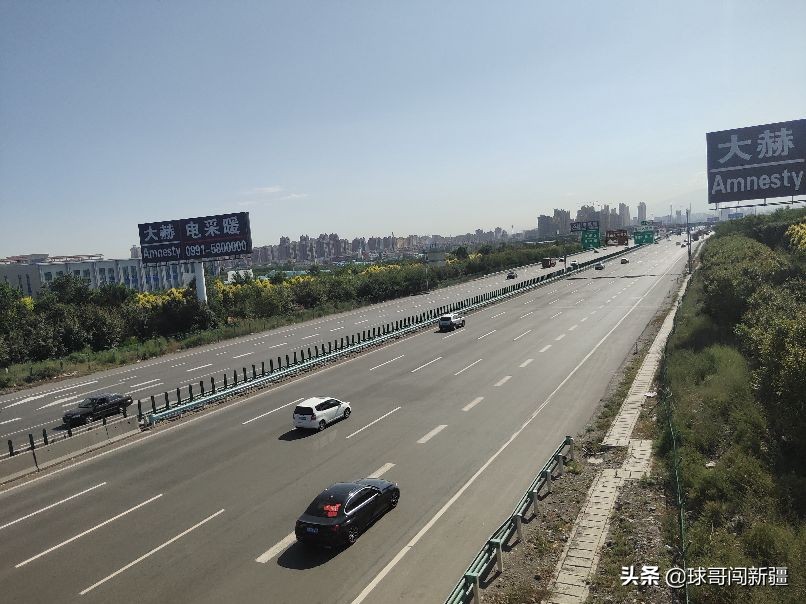 北京市中心永远在*安门天**，乌鲁木齐市中心为何不断北移，原因分析