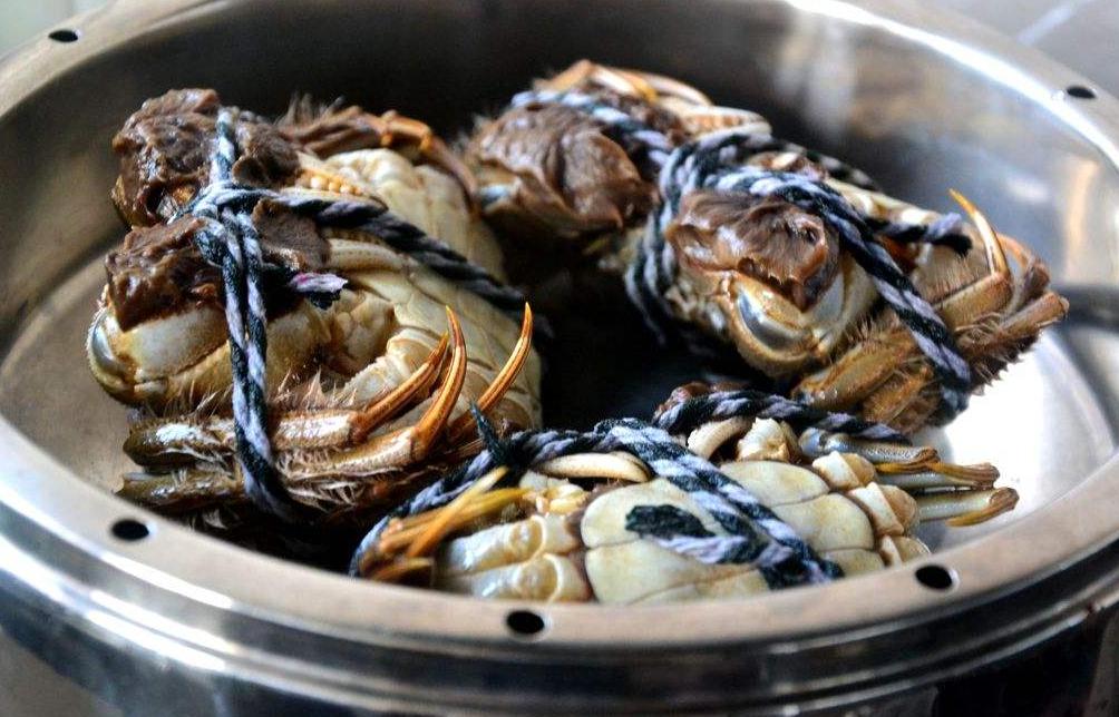 如何蒸螃蟹不掉腿窍门图解,蒸螃蟹不掉腿的方法是什么