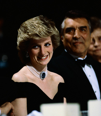 戴安娜雕像揭幕,戴安娜王妃雕像图