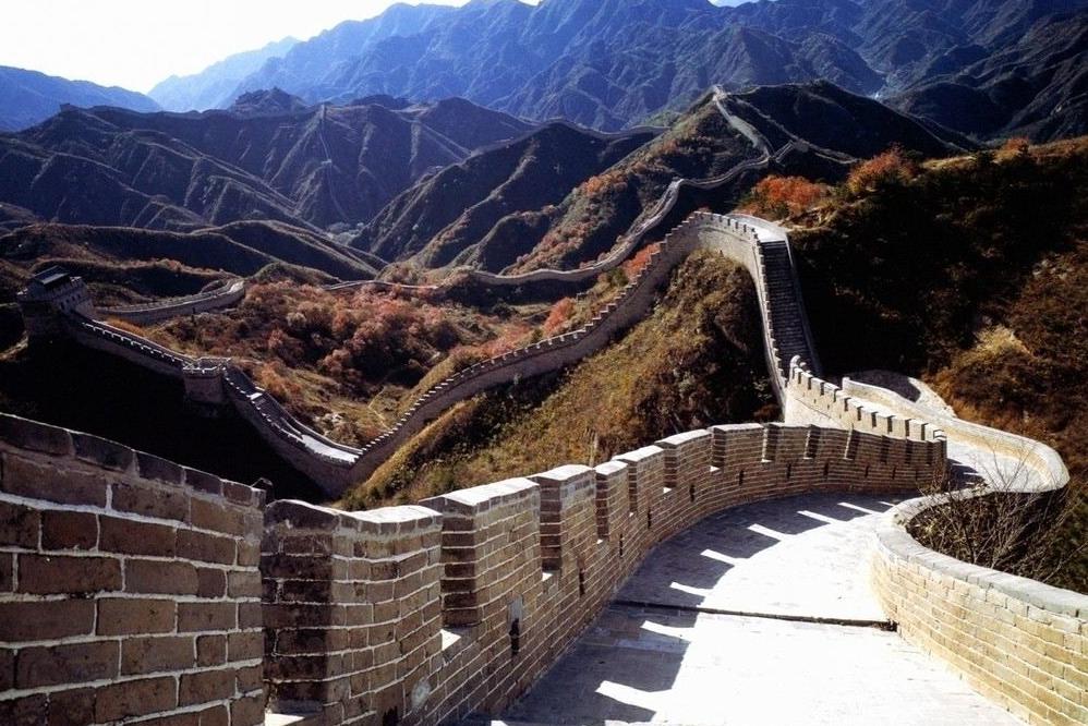 描写长城雄伟壮观的段落500字,形容长城壮观与雄伟的美景