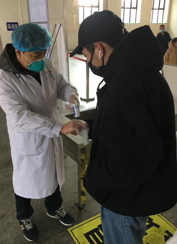 银州区百姓心中的好医生李佩珩