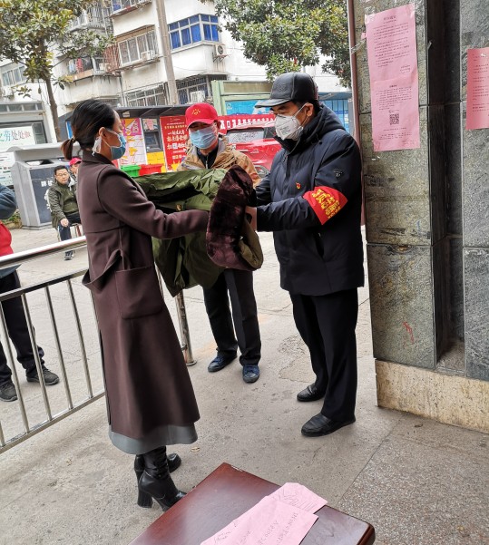 隔离疫情不隔爱心,隔离不隔爱疫情挡不住温情