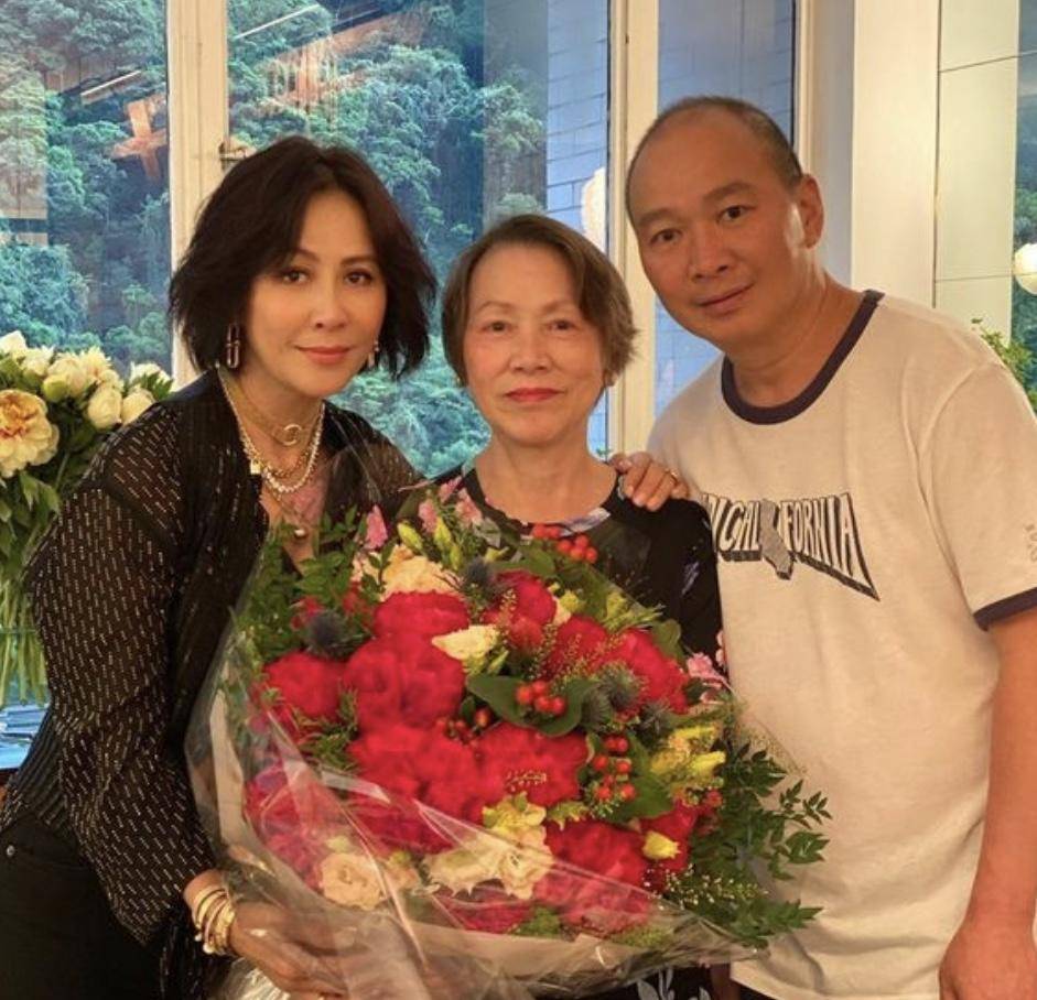 梁朝伟为刘嘉玲惊喜,刘嘉玲和梁朝伟爬山