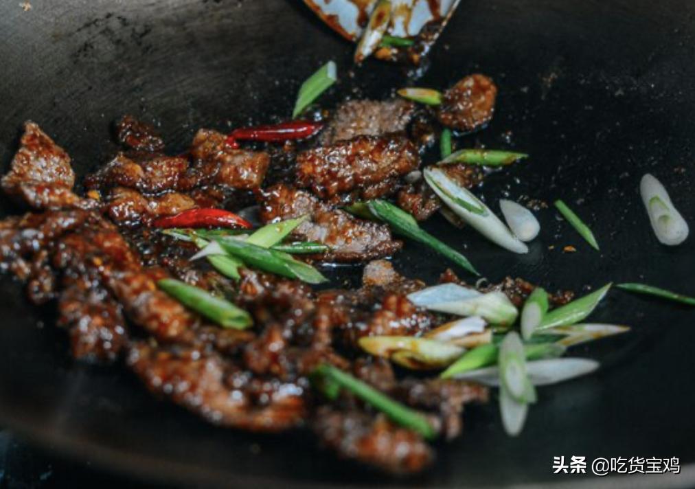 老外惹争议：蒙古牛肉是蒙古菜还是中国菜？网友：蒙古没有炒菜