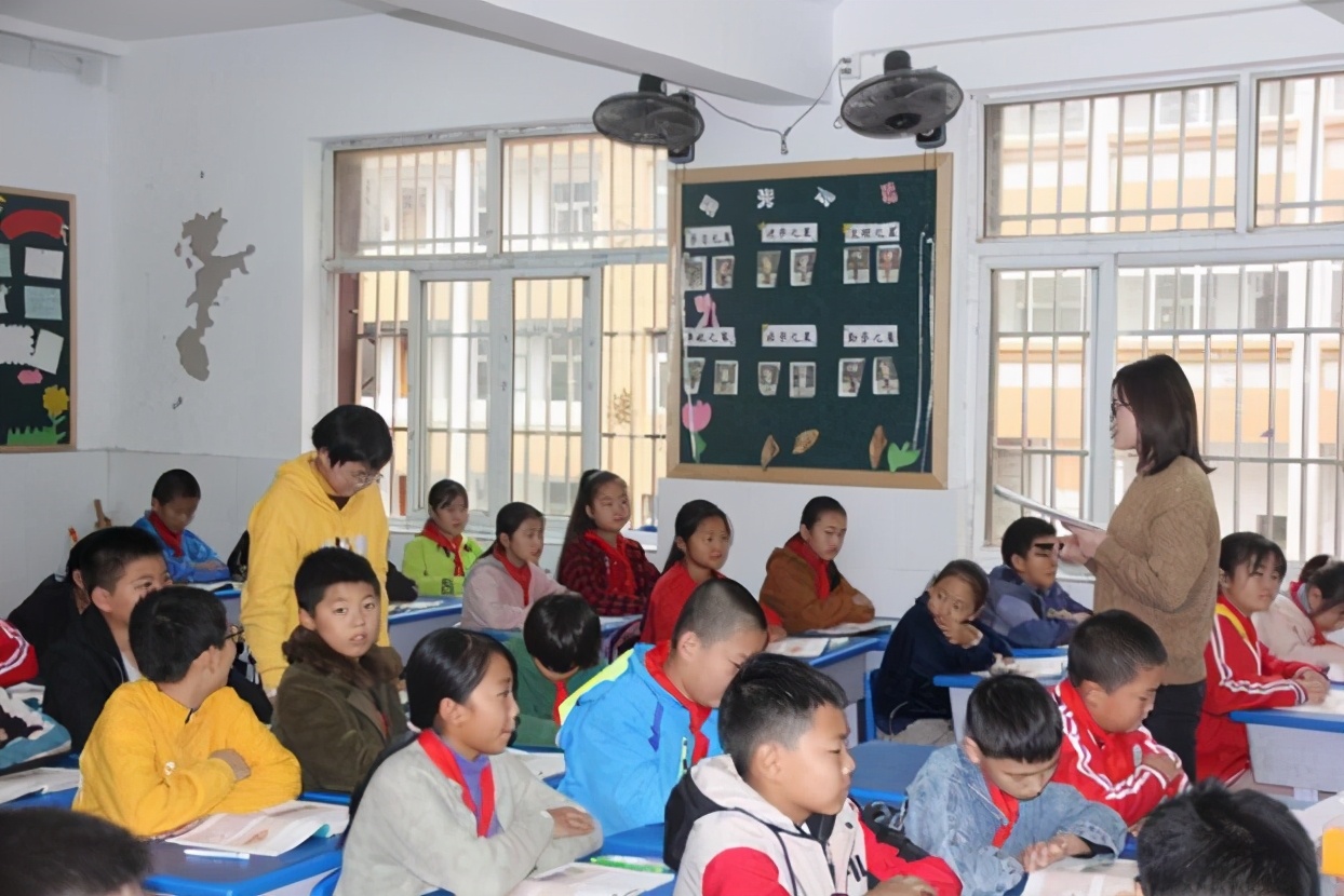 县教师发展中心视导检查曹庙小学教育教学工作