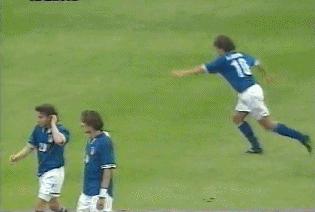 “地球人大战外星人”，黄蓝大战的巅峰对决，世界足坛的经典战役