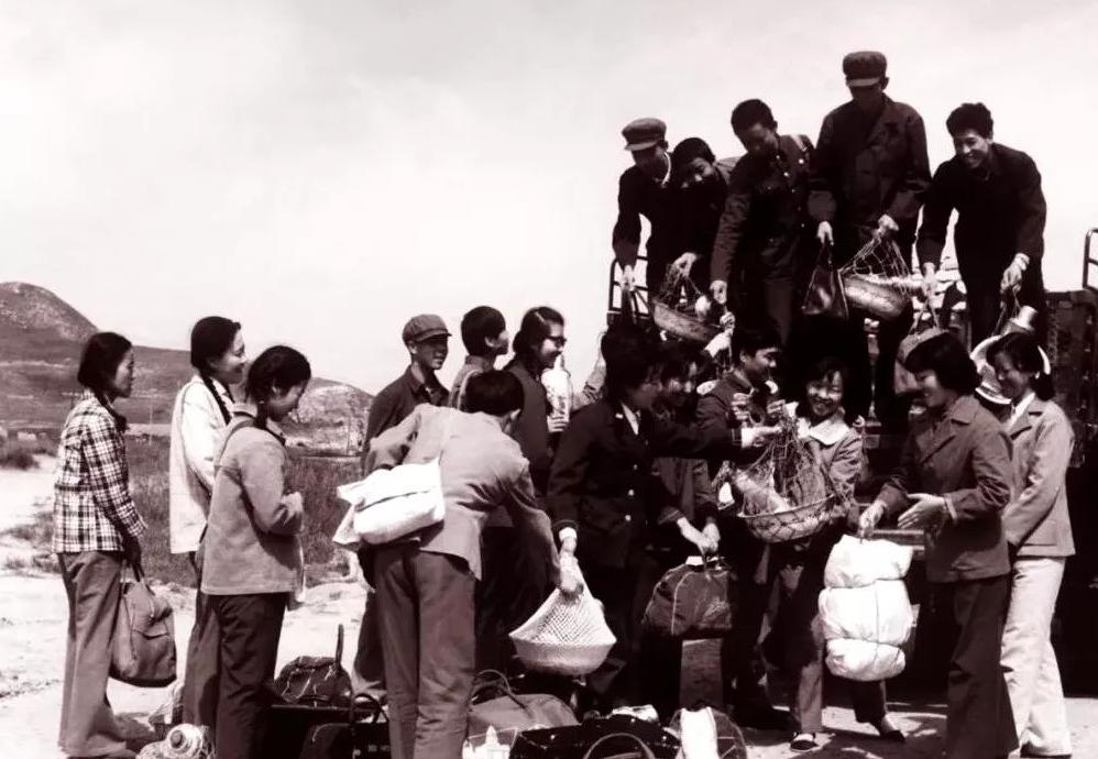 首颗原*弹子**基地的唯一私照:四位来自上海的姑娘,后来发展怎样?