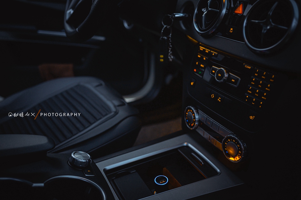 奔驰glk3003.0自然吸气雪地测试,glk300露营