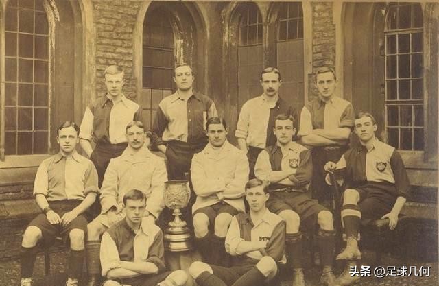 瑞士人的脑袋，牛的膀胱，这些都是现代足球曾经的模样