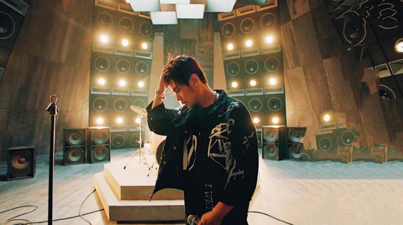 周杰伦喝奶茶前和喝奶茶后的对比,周杰伦最新喝奶茶图片