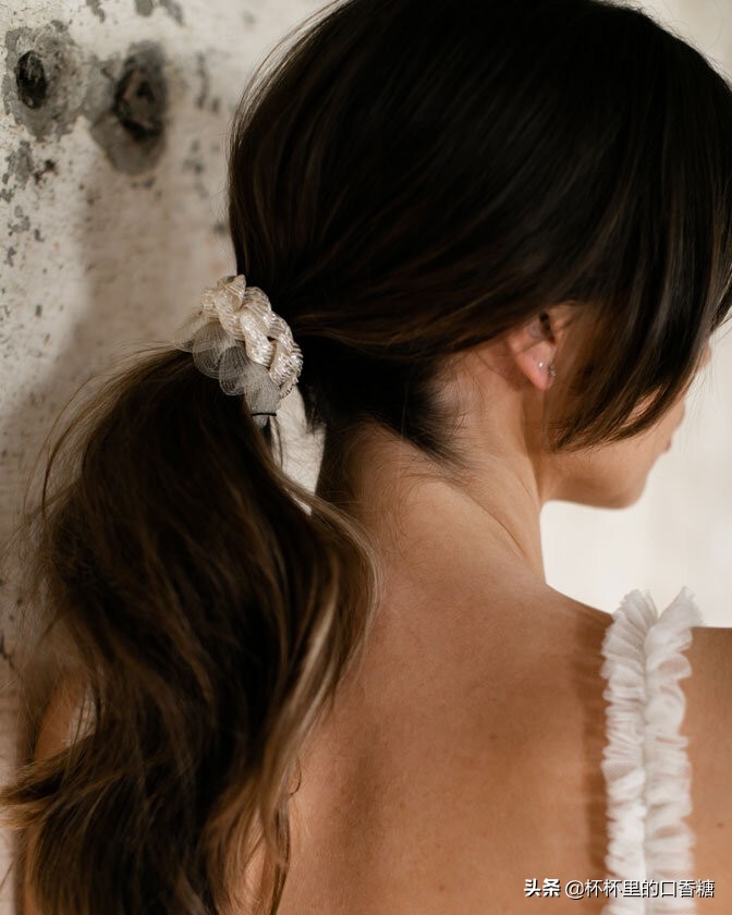 浪漫唯美顶上装饰，让澳头饰品牌ChristieMillinery伴你走向幸福