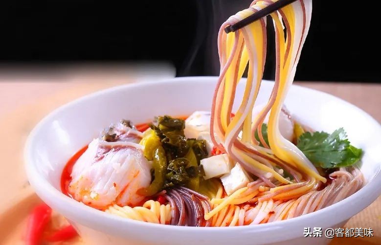 五谷渔粉的汤是什么做的,五谷渔粉汤很浓