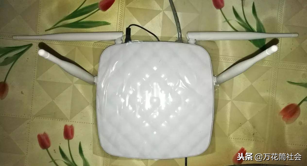 路由器天线竖着好还是斜好,正确路由器天线是朝上还是朝下呢