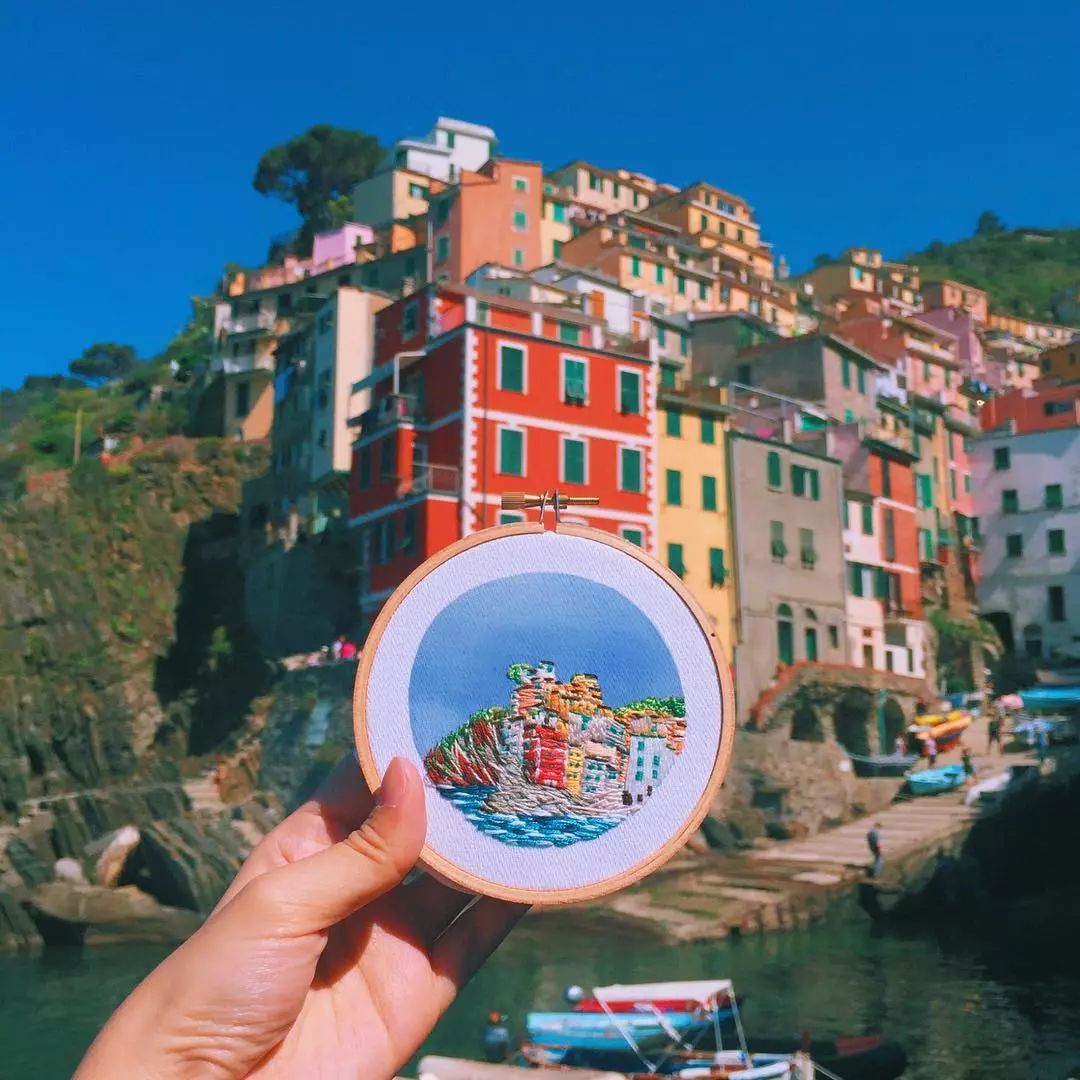 姑娘带着针线去旅游,刺绣记录最美风景，Gucci都找她合作！