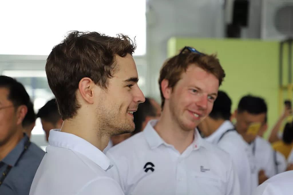 这车空间窄、没空调，只能躺着开，为啥一群男人都想开？