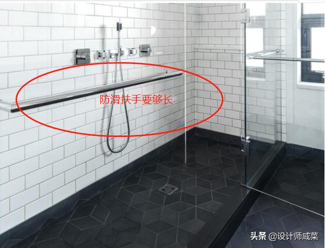 老年人雨天滑倒怎么办,爸妈年纪大了洗澡特别担心滑倒