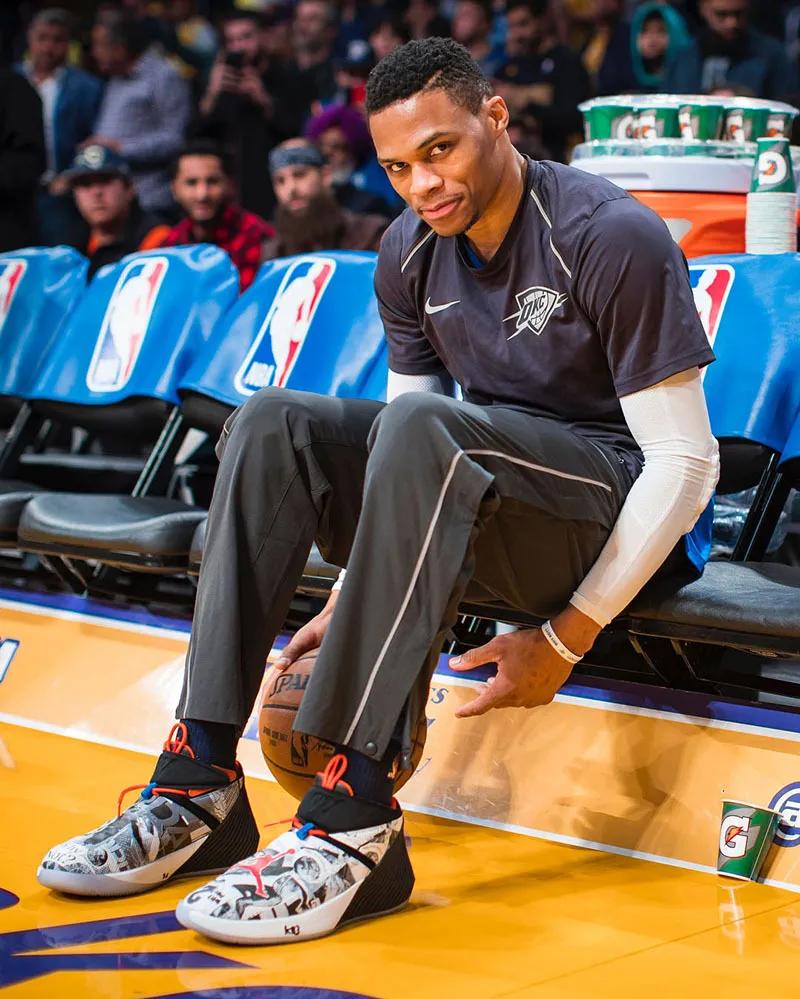 国外版球鞋比国内版便宜,得物球鞋国内版和国外版的区别