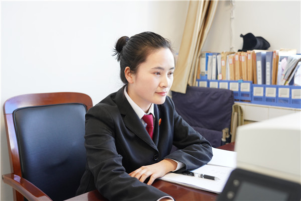 法院党建引领激发干警担当作为,政治引领立足岗位书写报国之志