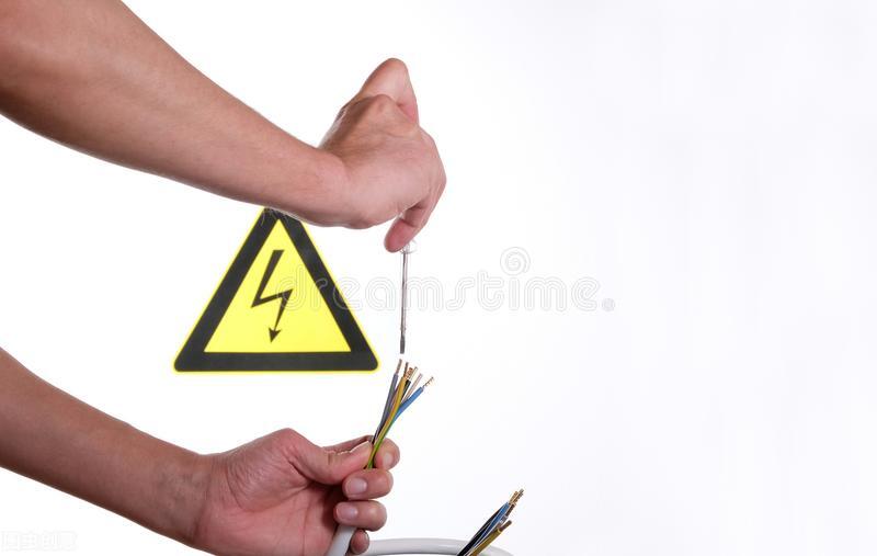 被电到一下怎么办,被电的一瞬间是啥感觉