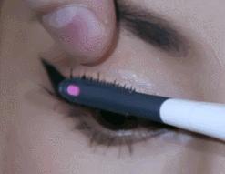 快速学会睫毛夹翘的技法视频教程,手把手教粘睫毛视频