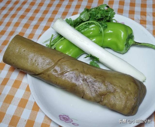 凉拌火腿怎么调的好吃,凉拌菜里的素火腿是怎么做的