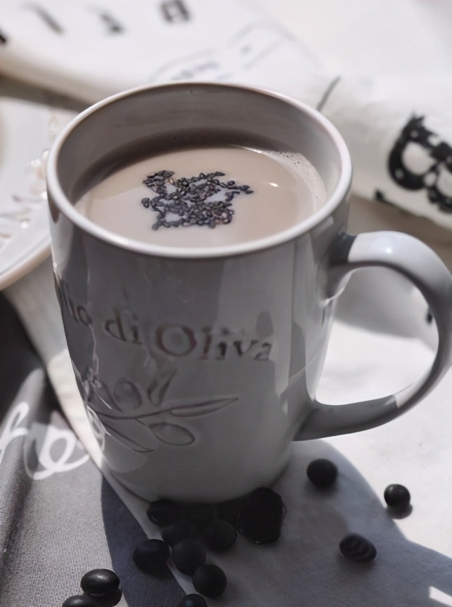 冬日第一杯咖啡暖心,冬日饭前一碗鲫鱼汤贴心又暖胃