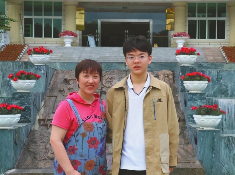 成都周榜：全球首个6G试验卫星电子科技大学号发射成功