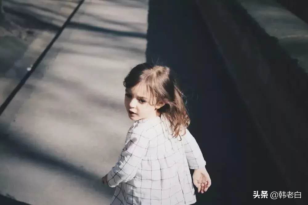 父母哭穷式教育孩子,父母经常哭穷老是要钱