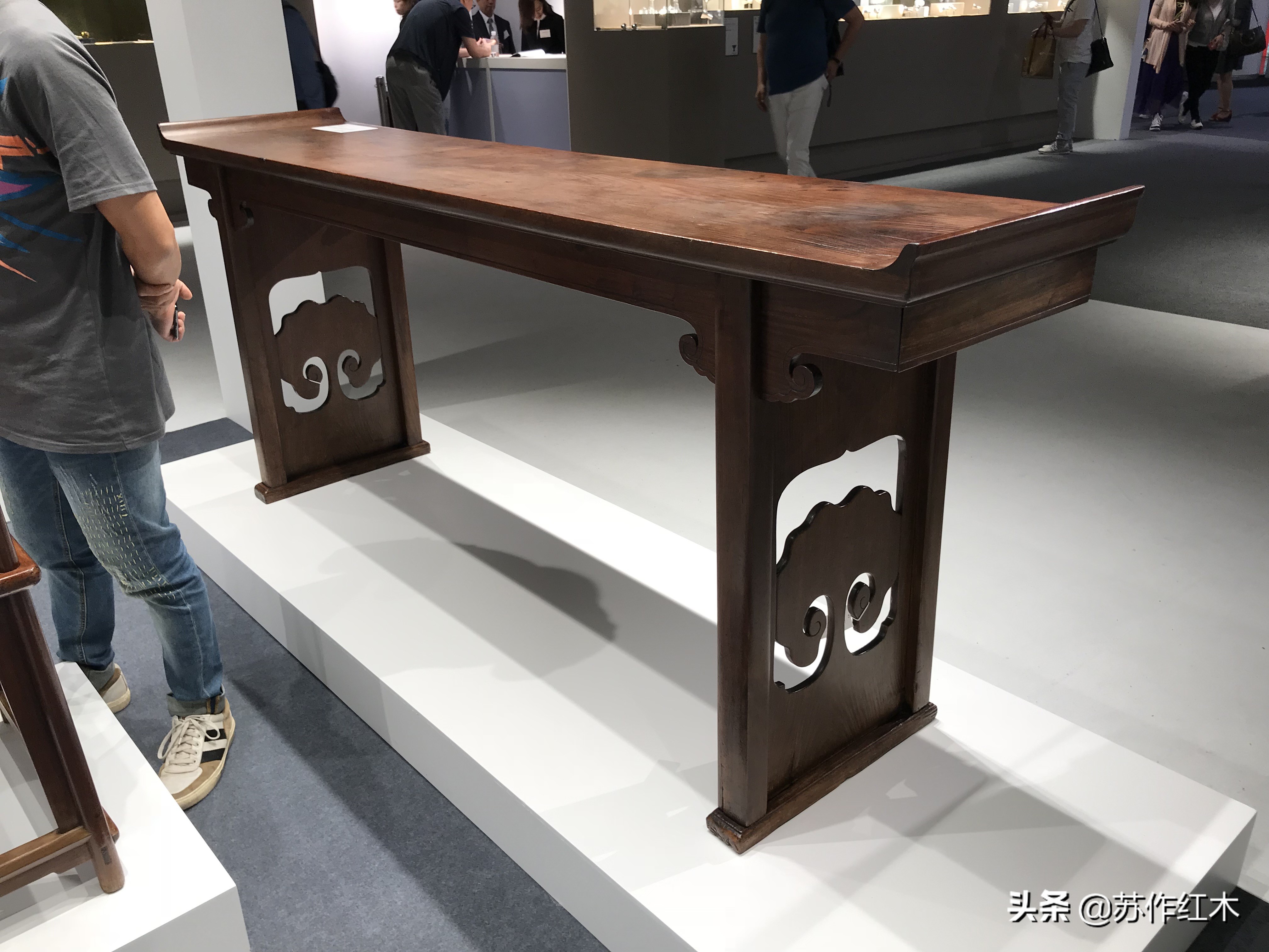 黄花梨翘头双龙捧寿纹,黄花梨小翘头纹