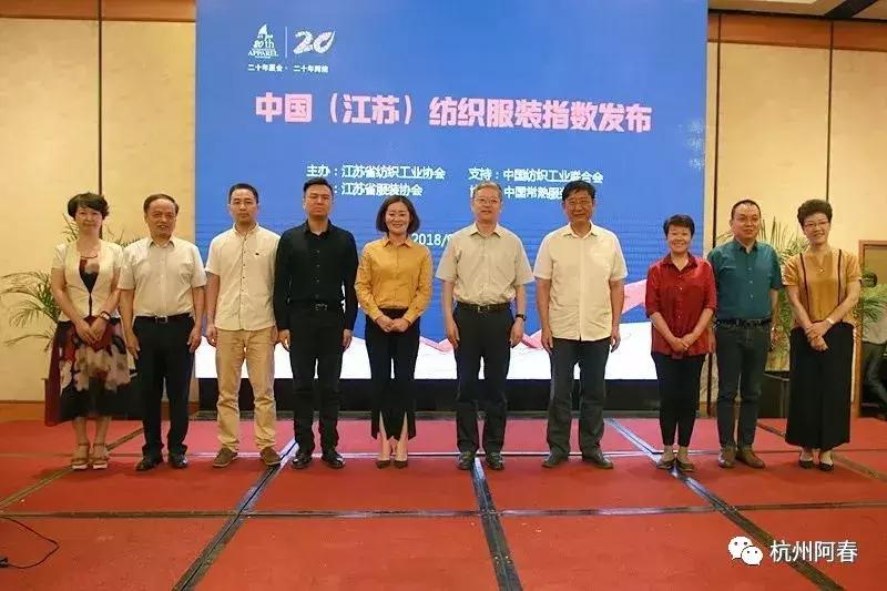 超百图再现2018年服装圈内那三十道靓丽风景……