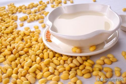 最简单的丰胸训练方法,平胸丰胸最有效的方法