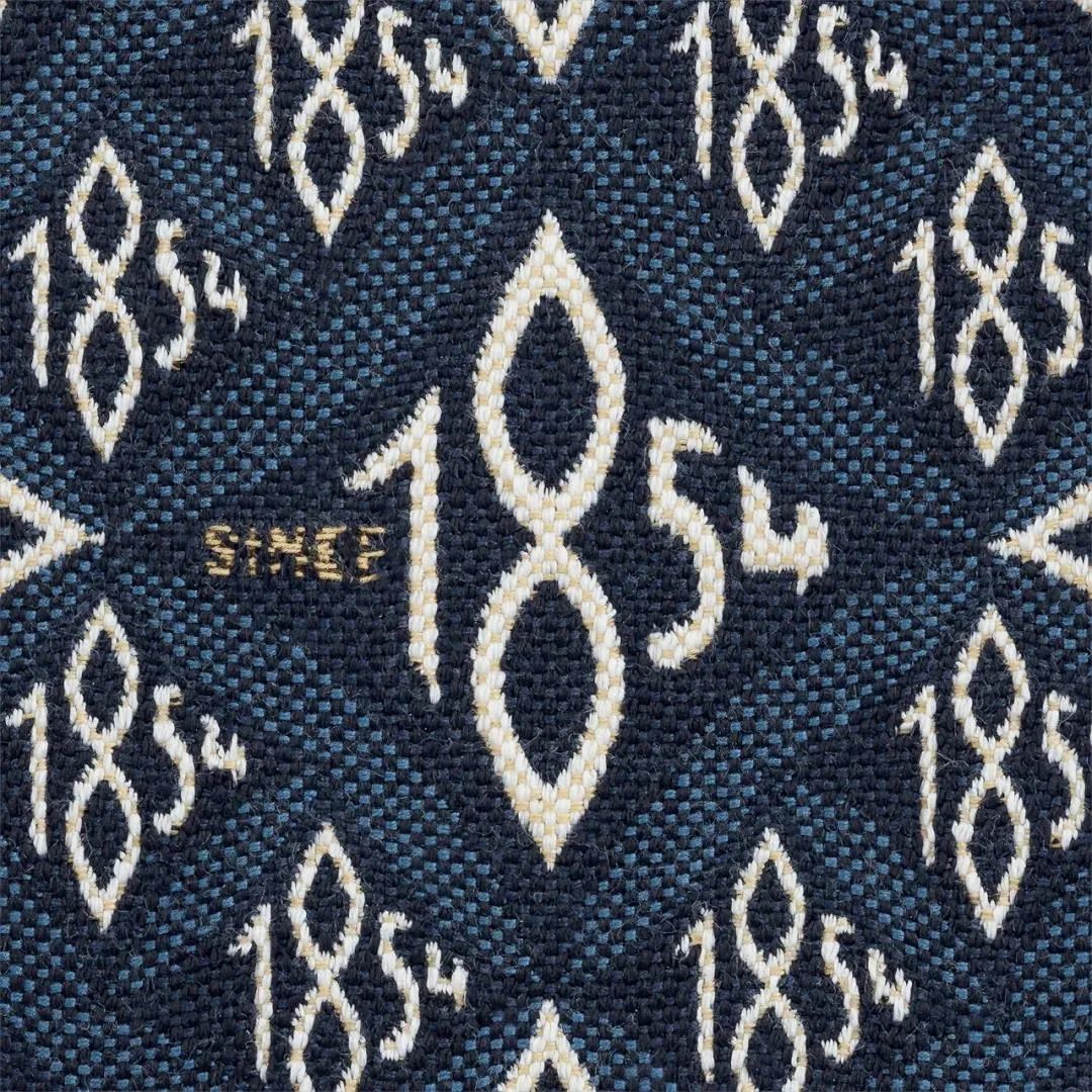 这才爆红一年就这么能“装”了?3w的包一背我都认不出来了…