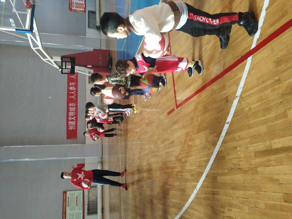 幼儿篮球3-6岁启蒙热身活动,幼儿园小孩篮球训练内容