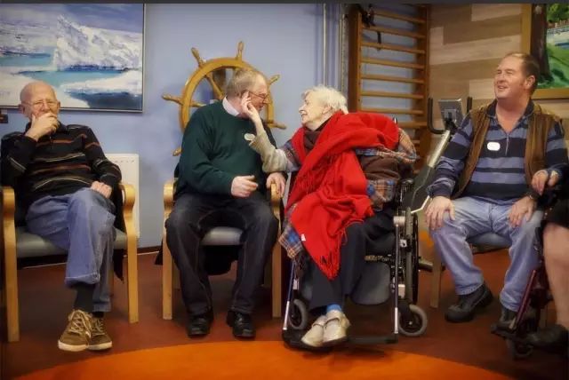 全球首家失忆小镇，所有居民都忘了自己是谁、来自哪里….