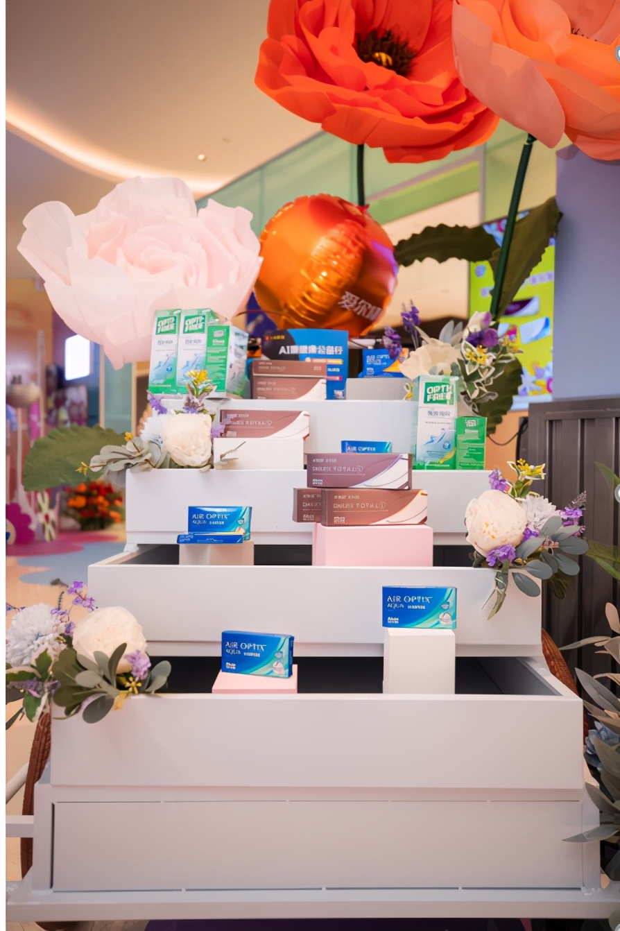 爱尔康村上隆太阳花回归，全力打造线下“睛”喜体验