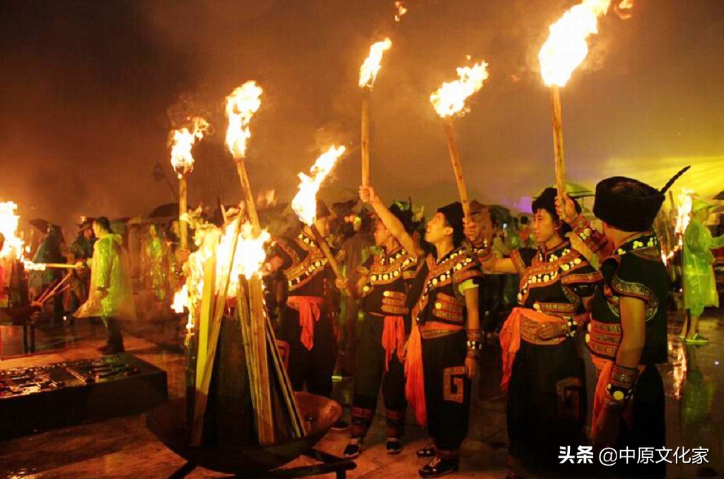 秉烛夜游烛什么意思,秉烛夜游是什么词