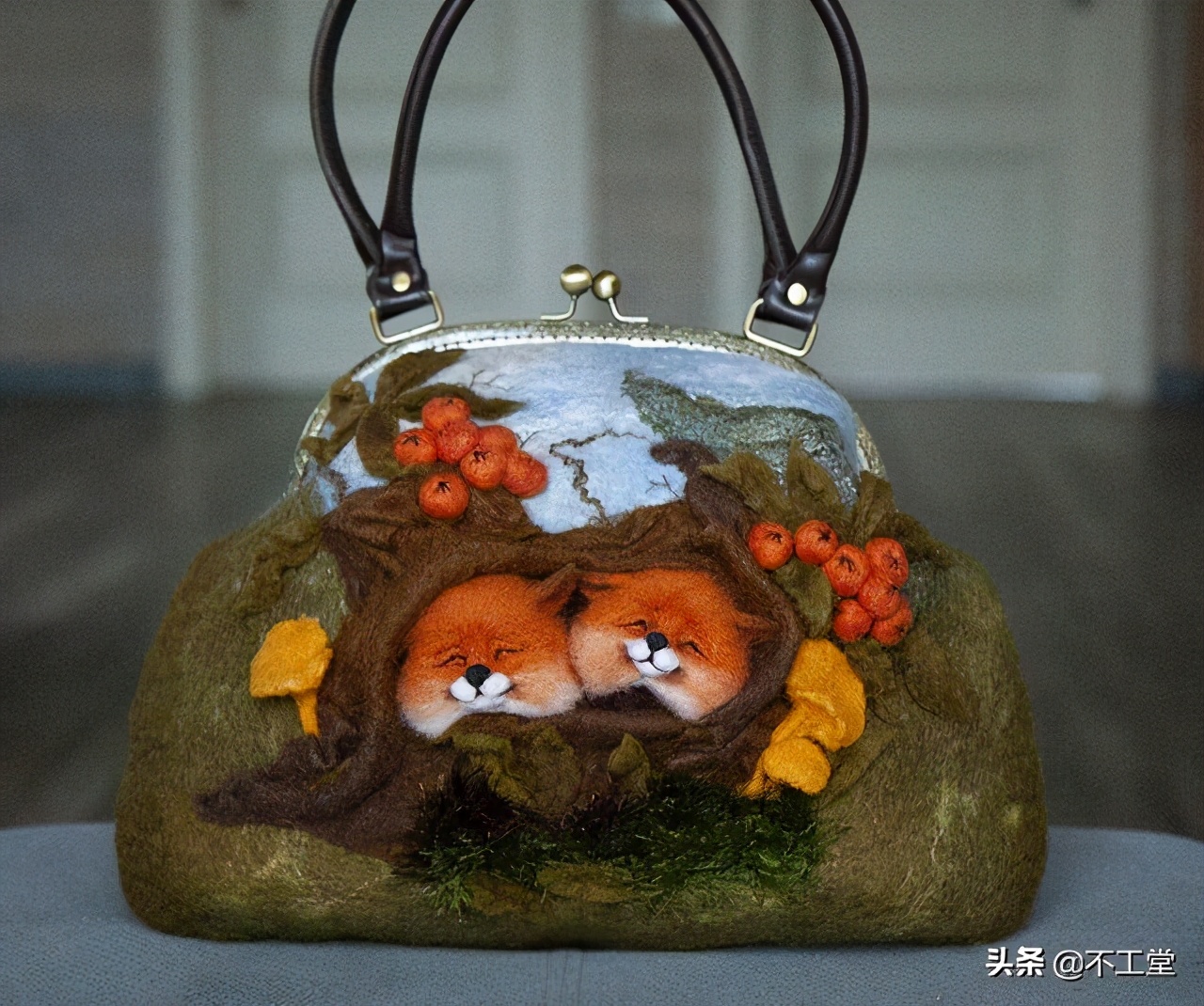 适合羊毛大衣的包包,羊毛毡包高颜值冬天背好看吗