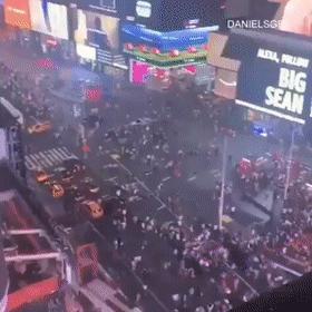 美民众已草木皆兵：摩托车回火当枪声，数千人集体奔逃，至少18伤