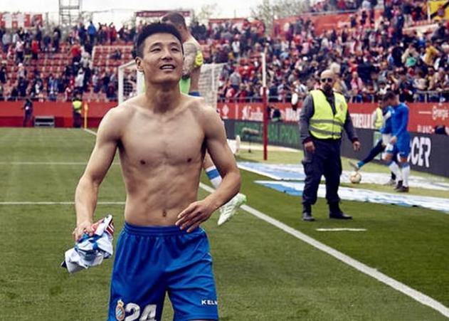 武磊脱衣黄牌,国足武磊近期的表现