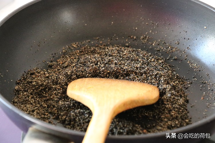 吃黑芝麻的好处补血养颜,吃黑芝麻功效好处