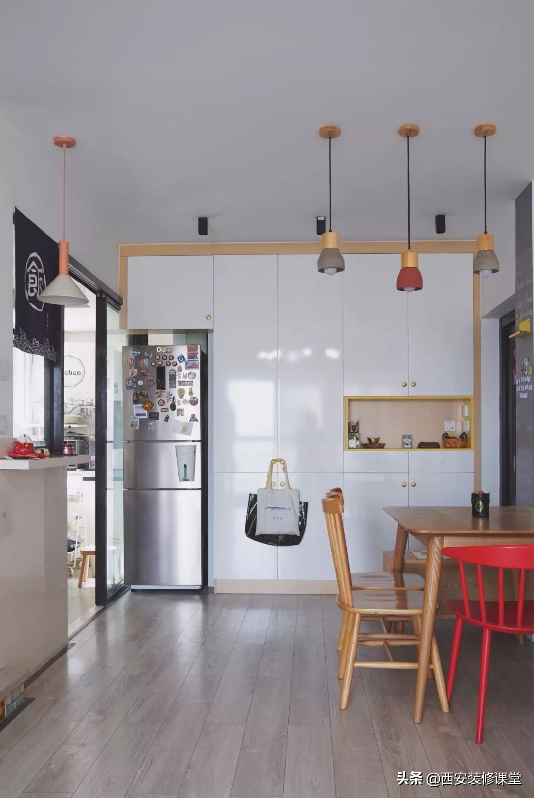 冰箱都放在房子什么位置,房子小冰箱太大真的占地方