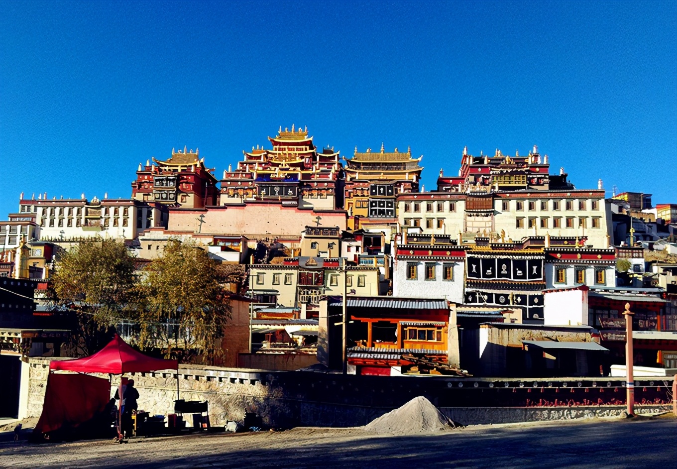 从香格里拉到德钦沿途有什么景点,云南香格里拉旅游攻略必去景点