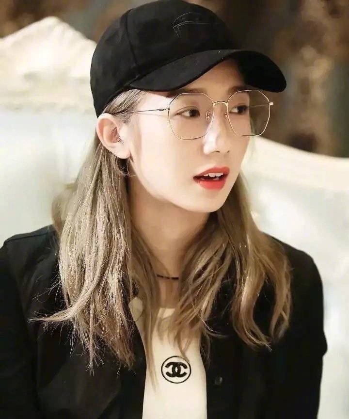 大小眼女生如何变美,女生眼距宽对颜值的影响